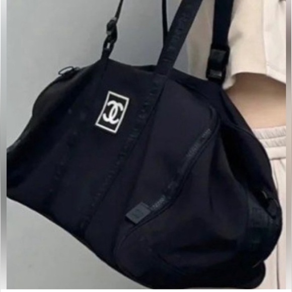 NEW GWP BEAUTE CHANEL
DUFFEL TRAVEL TOTE GYM BAG BLACK - Picture 3 of 6